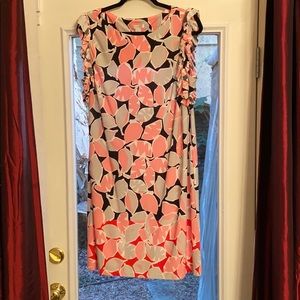 Colorful, very flattering summer dress